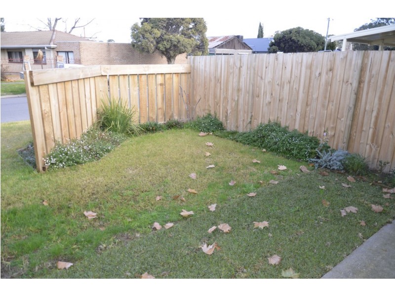 2/429 Urana Road, Lavington NSW 2641