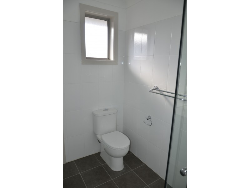 2/429 Urana Road, Lavington NSW 2641