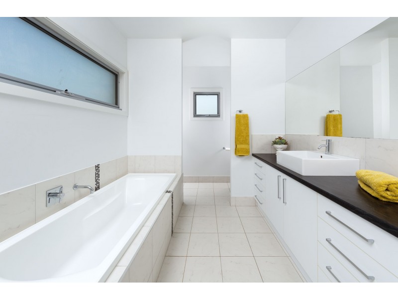 21 Orchard Way, Lavington NSW 2641