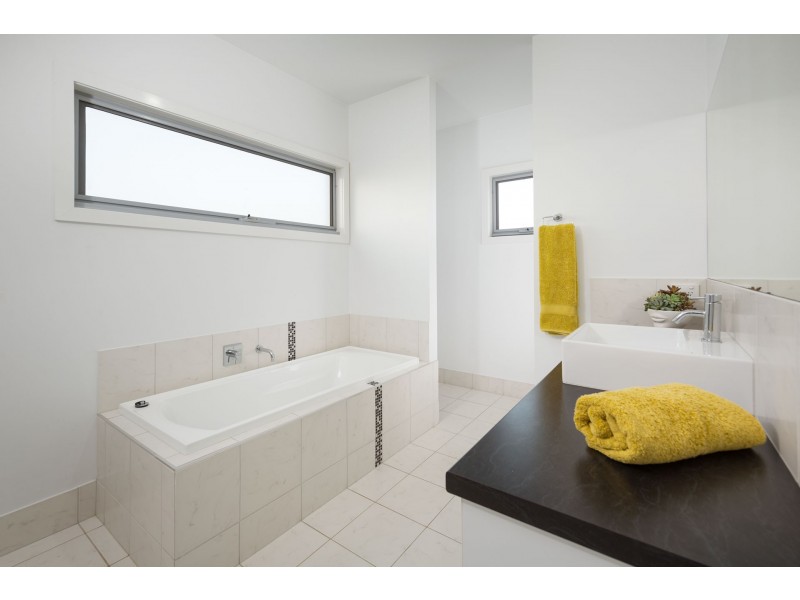21 Orchard Way, Lavington NSW 2641
