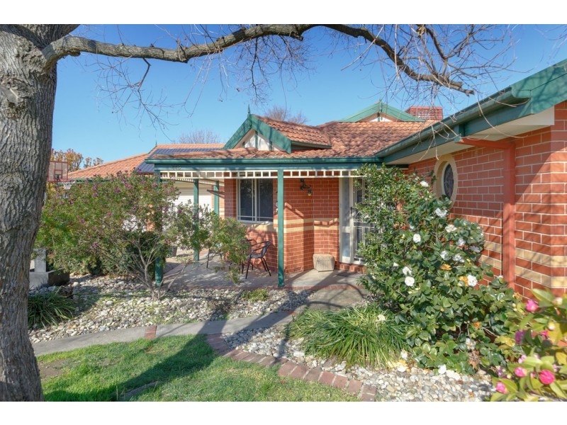 449 Schaefer Street, Lavington NSW 2641