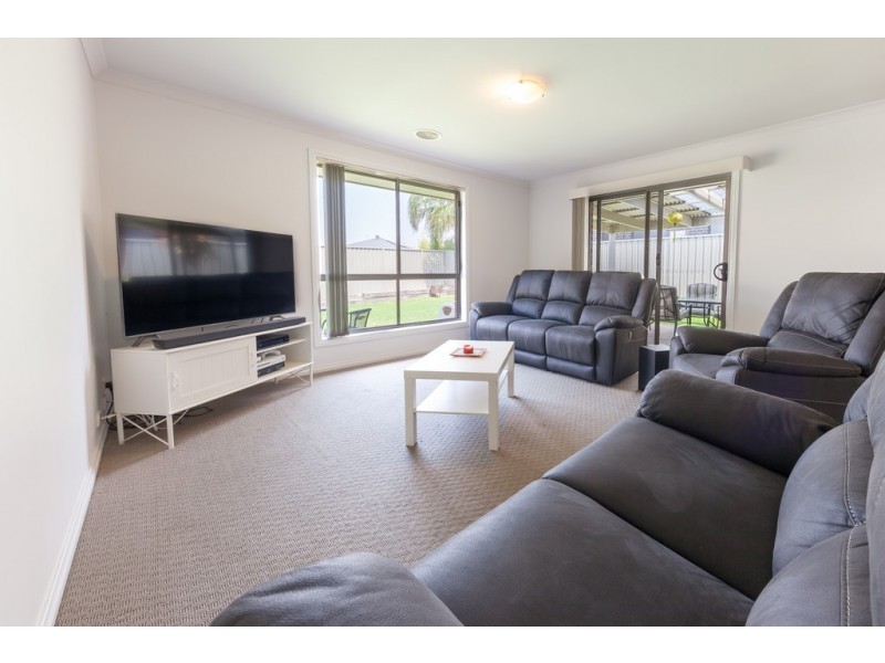 1 Owl Court, Thurgoona NSW 2640