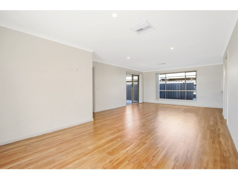 111 Stanton Drive, Thurgoona NSW 2640