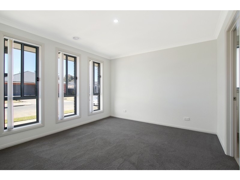 4 Lankester Court, Thurgoona NSW 2640