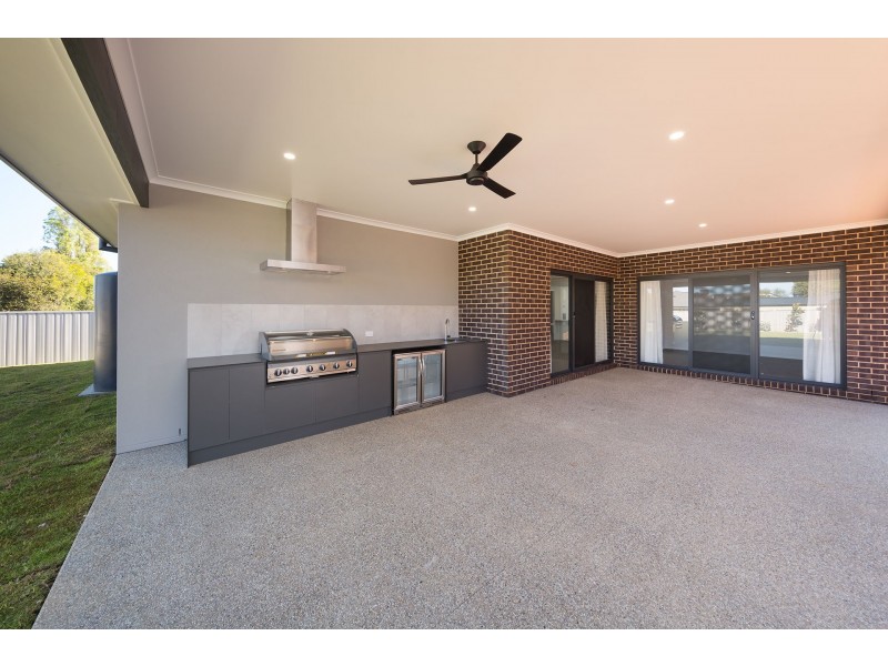 25 Honeysuckle Street, Thurgoona NSW 2640