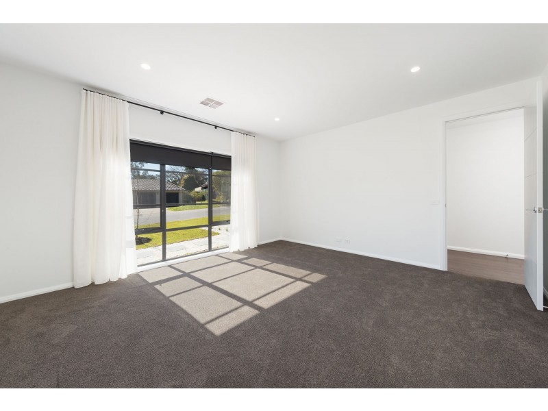 25 Honeysuckle Street, Thurgoona NSW 2640