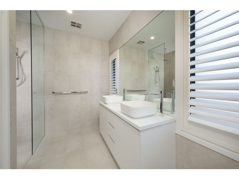 25 Honeysuckle Street, Thurgoona NSW 2640