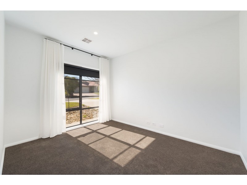 25 Honeysuckle Street, Thurgoona NSW 2640