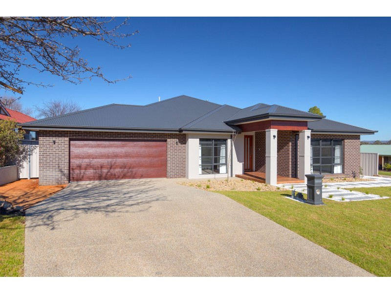 25 Honeysuckle Street, Thurgoona NSW 2640