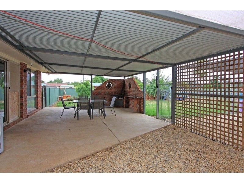 72 Townsend Street, Howlong NSW 2643