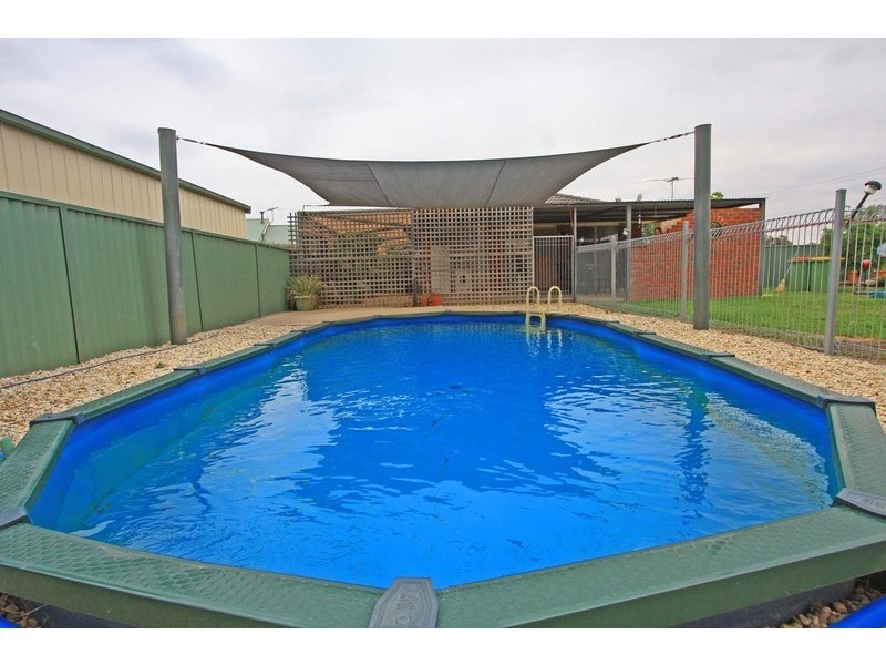 72 Townsend Street, Howlong NSW 2643