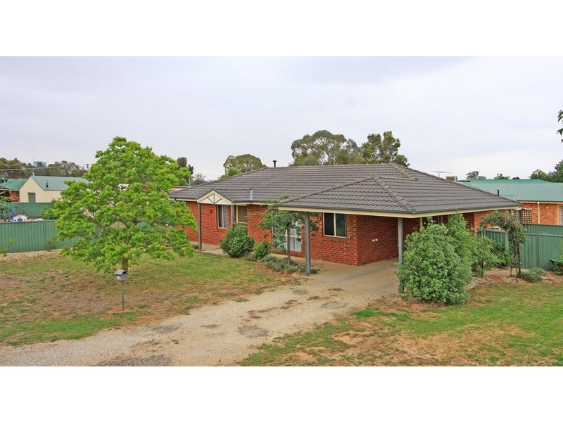 72 Townsend Street, Howlong NSW 2643