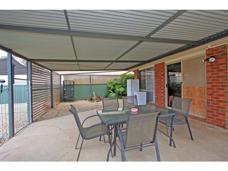 72 Townsend Street, Howlong NSW 2643