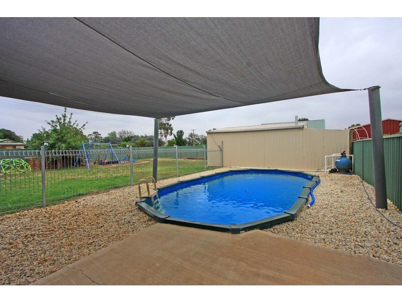 72 Townsend Street, Howlong NSW 2643