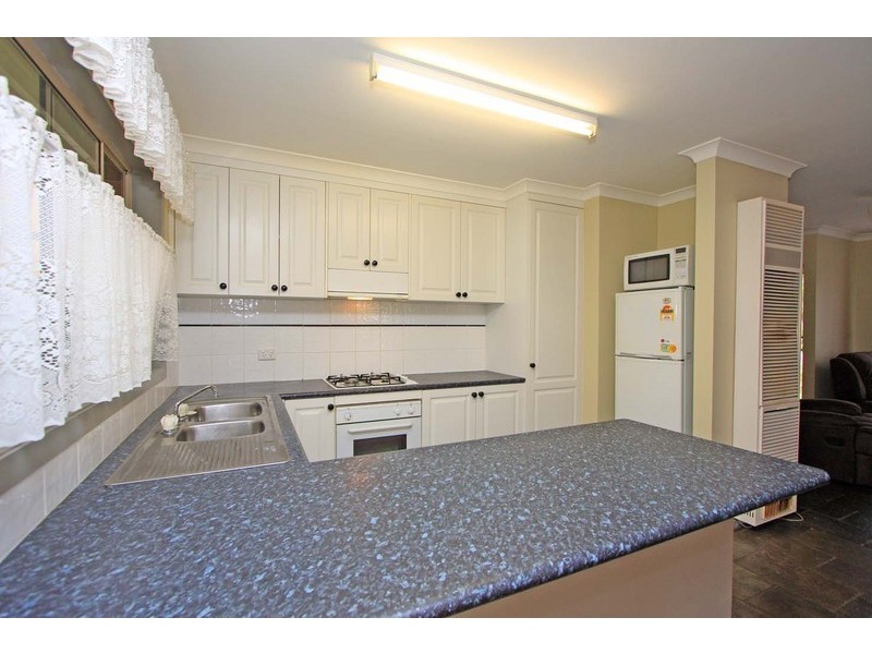 72 Townsend Street, Howlong NSW 2643