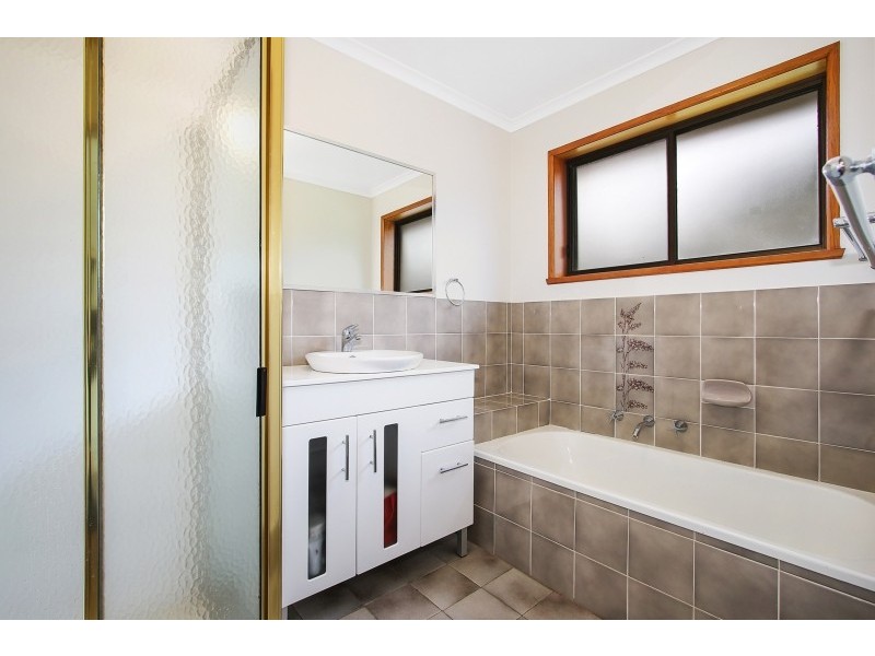 5 Troon Court, Thurgoona NSW 2640