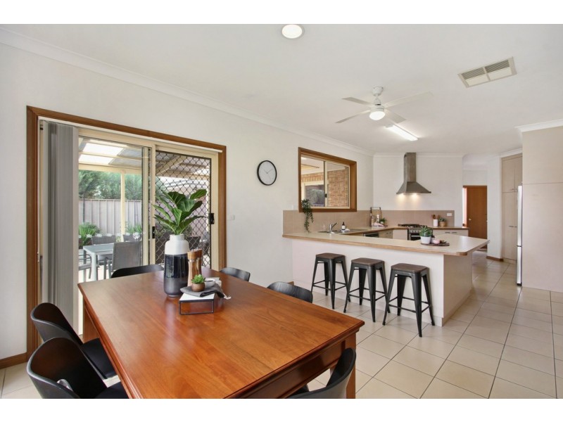 10 Condon Place, Lavington NSW 2641