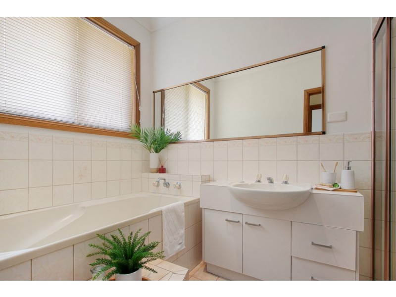 10 Condon Place, Lavington NSW 2641