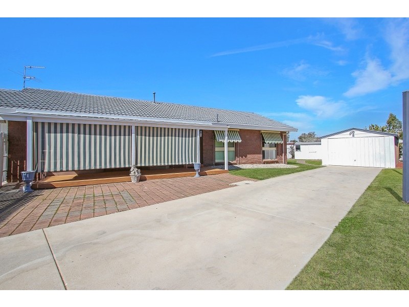 381 Sandrina Drive, Lavington NSW 2641