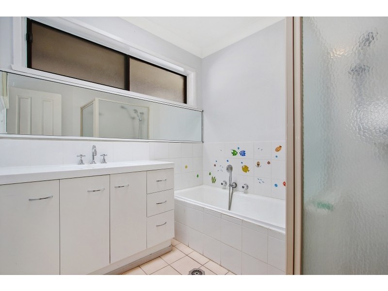 381 Sandrina Drive, Lavington NSW 2641