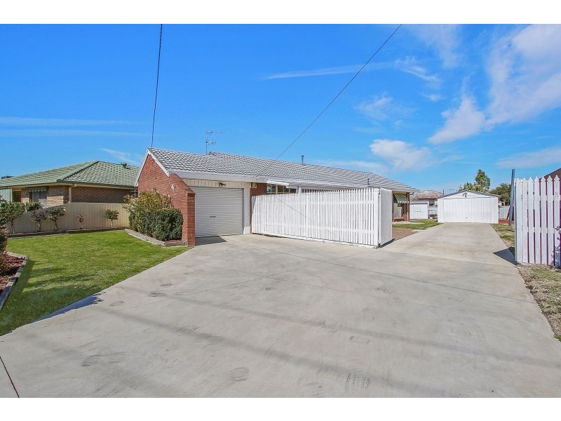 381 Sandrina Drive, Lavington NSW 2641