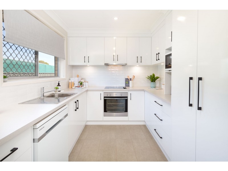 575 Kemp Street, Lavington NSW 2641