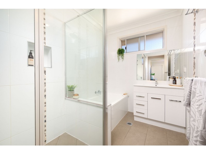 575 Kemp Street, Lavington NSW 2641