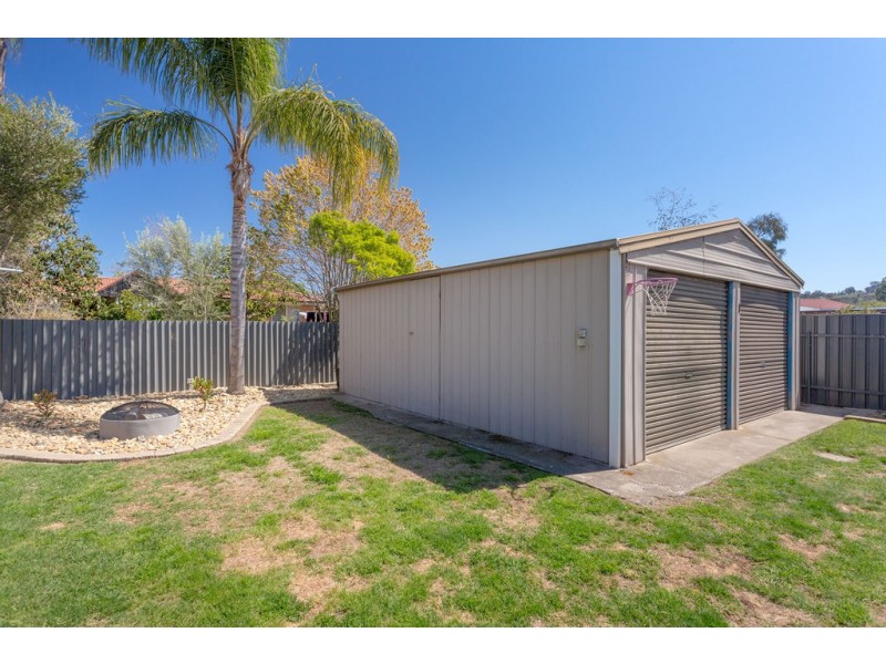 575 Kemp Street, Lavington NSW 2641