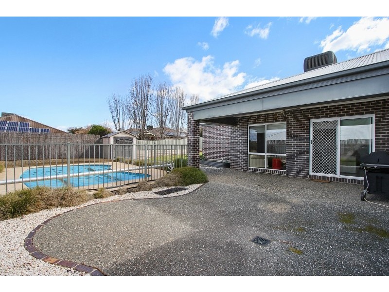 17 Treecreeper Street, Thurgoona NSW 2640