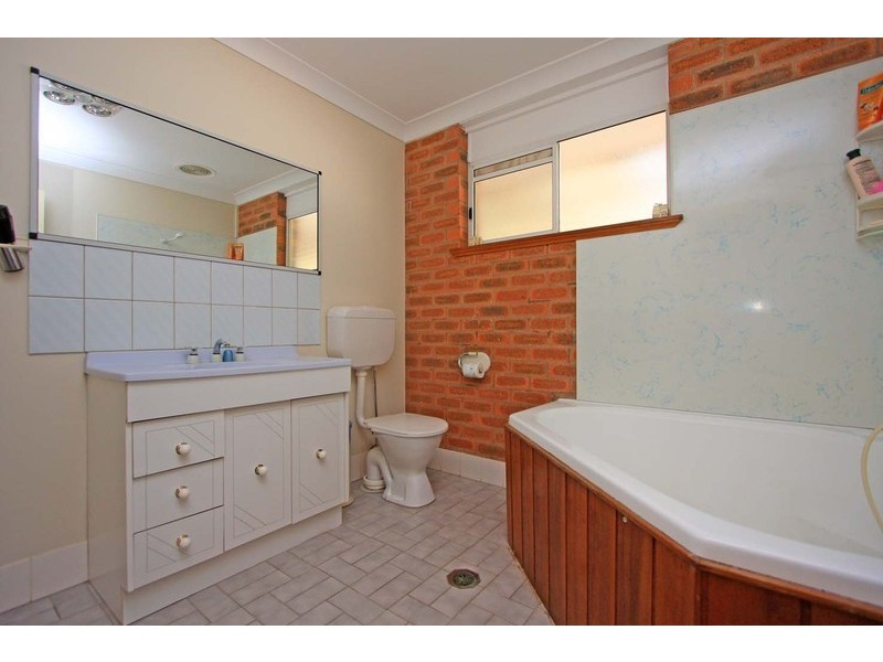 62 Townsend Street, Howlong NSW 2643