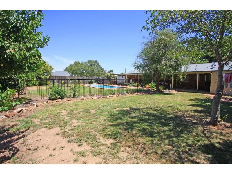 62 Townsend Street, Howlong NSW 2643
