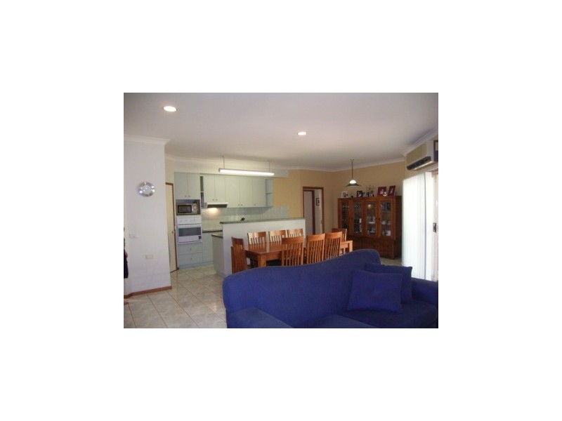 15 Orchard Way, Lavington NSW 2641