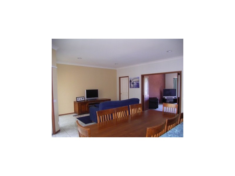 15 Orchard Way, Lavington NSW 2641