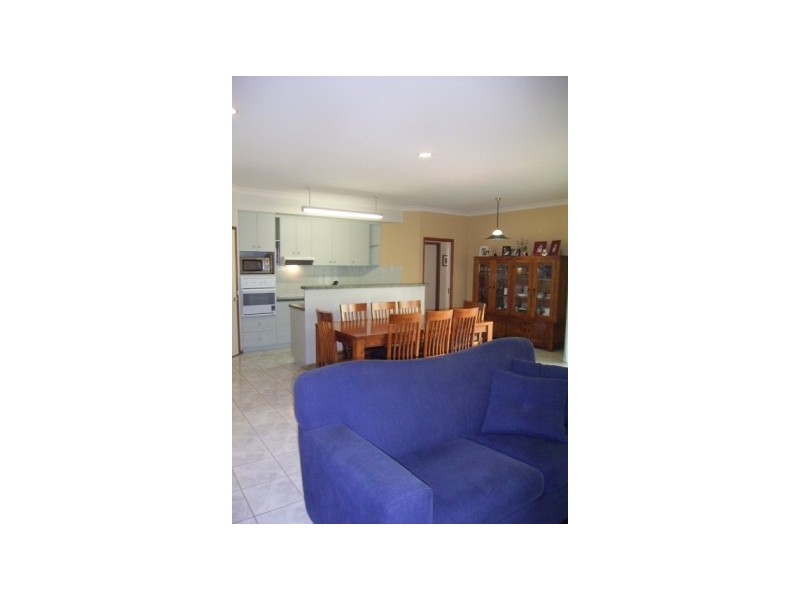 15 Orchard Way, Lavington NSW 2641