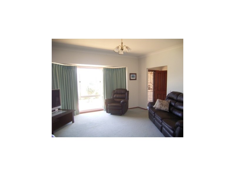 15 Orchard Way, Lavington NSW 2641