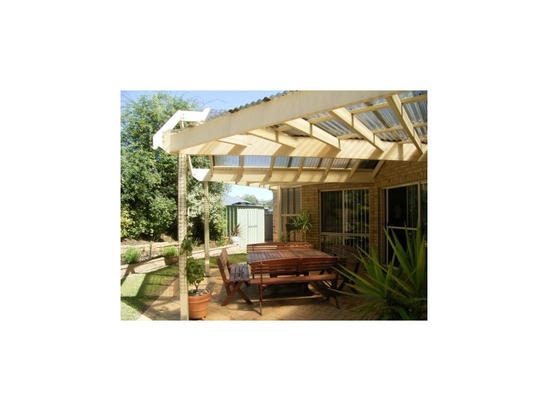 15 Orchard Way, Lavington NSW 2641