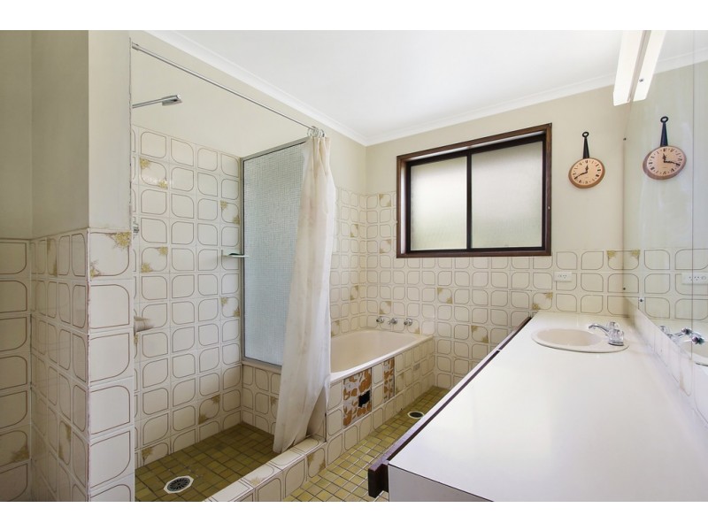 557 Iluka Crescent, Lavington NSW 2641