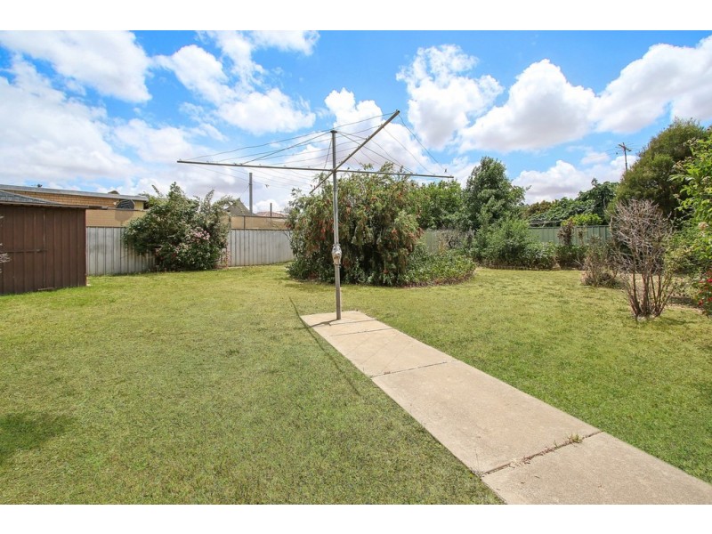 557 Iluka Crescent, Lavington NSW 2641