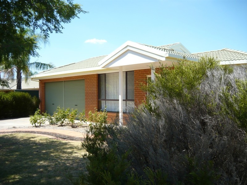 38 Saville Avenue, Lavington NSW 2641