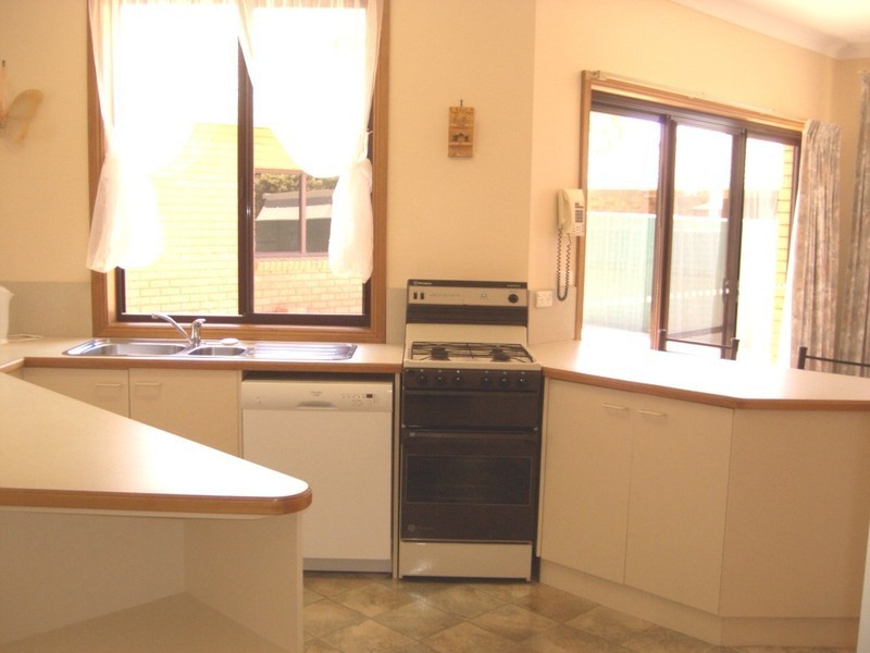 38 Saville Avenue, Lavington NSW 2641