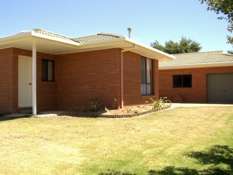 38 Saville Avenue, Lavington NSW 2641