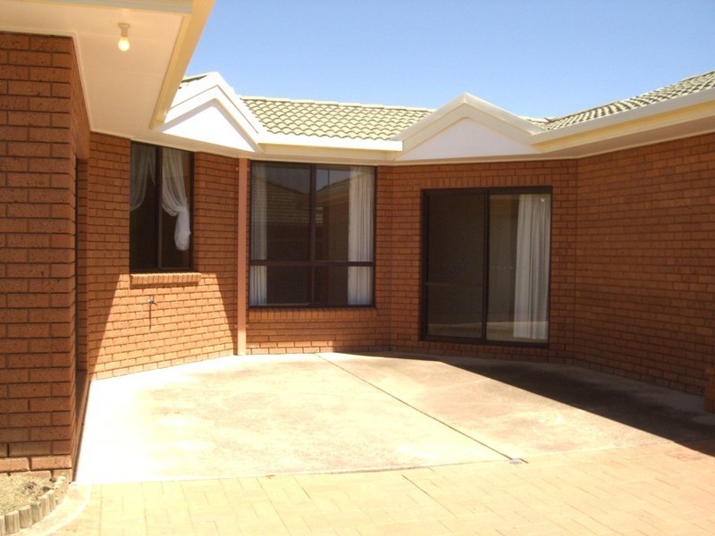 38 Saville Avenue, Lavington NSW 2641