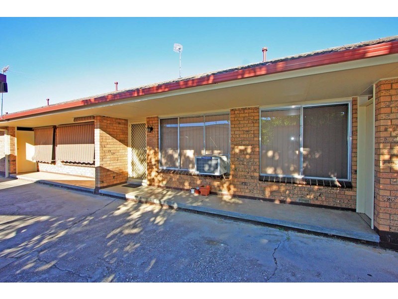 2/490 Breen Street, Lavington NSW 2641