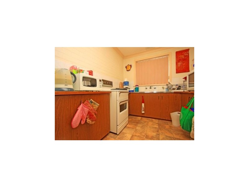 2/490 Breen Street, Lavington NSW 2641