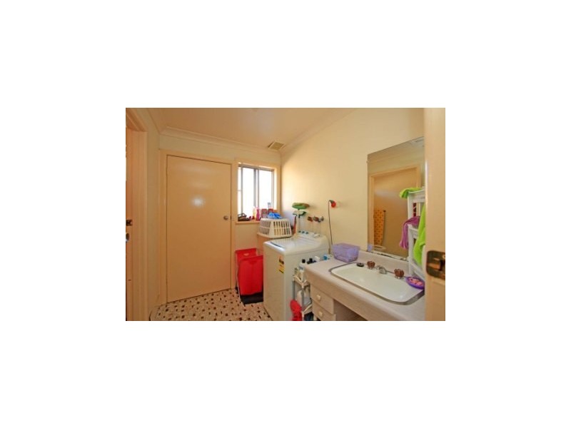 2/490 Breen Street, Lavington NSW 2641