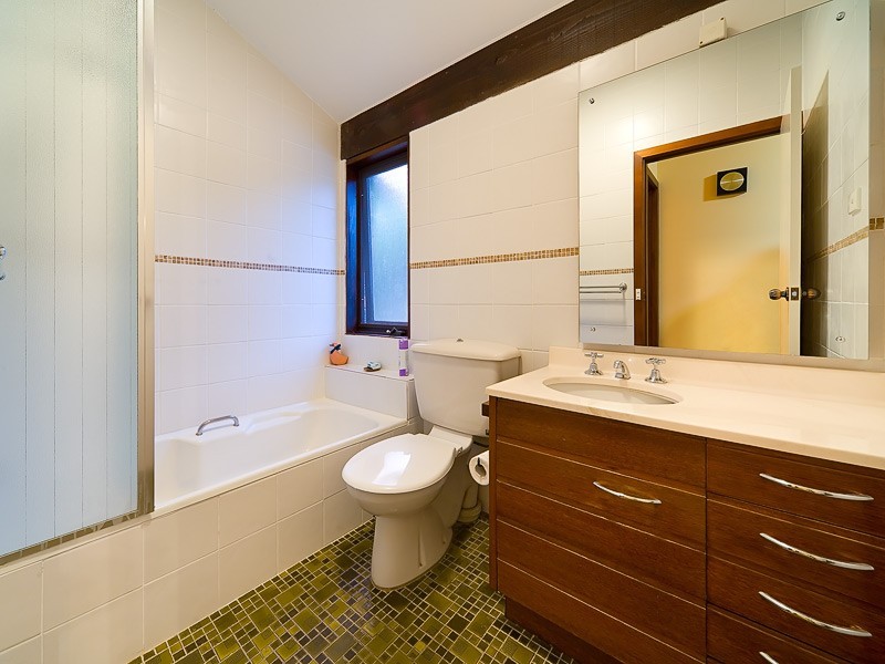 399 Red Hill Court, Lavington NSW 2641