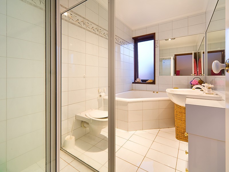 399 Red Hill Court, Lavington NSW 2641