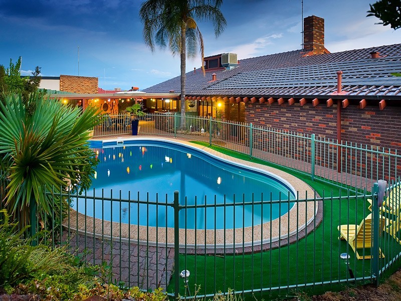 399 Red Hill Court, Lavington NSW 2641