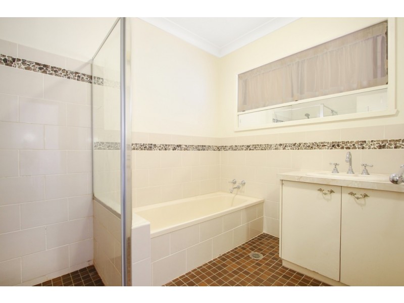 2/415 Romani Drive, Lavington NSW 2641