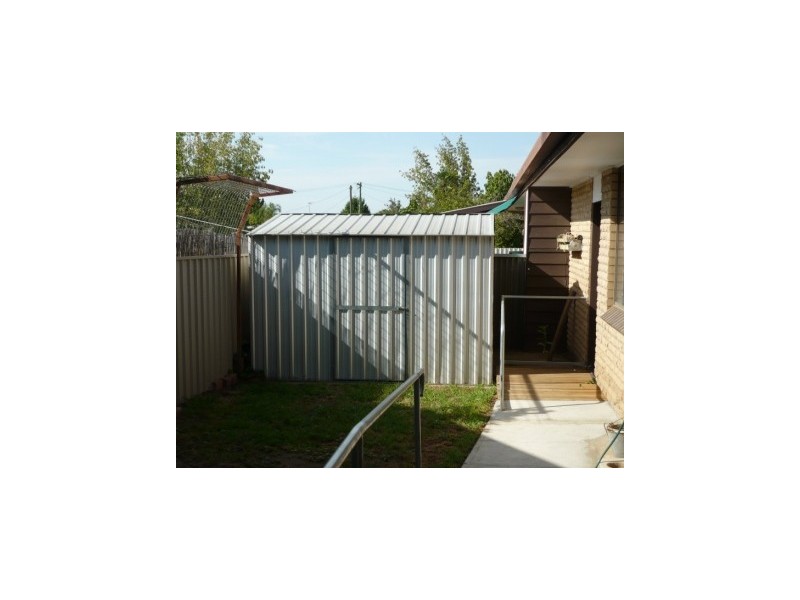 1/486 Kotthoff Street, Lavington NSW 2641